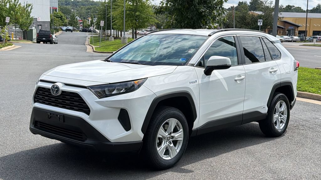 Used 2021 Toyota RAV4 LE AWD/4WD image 2