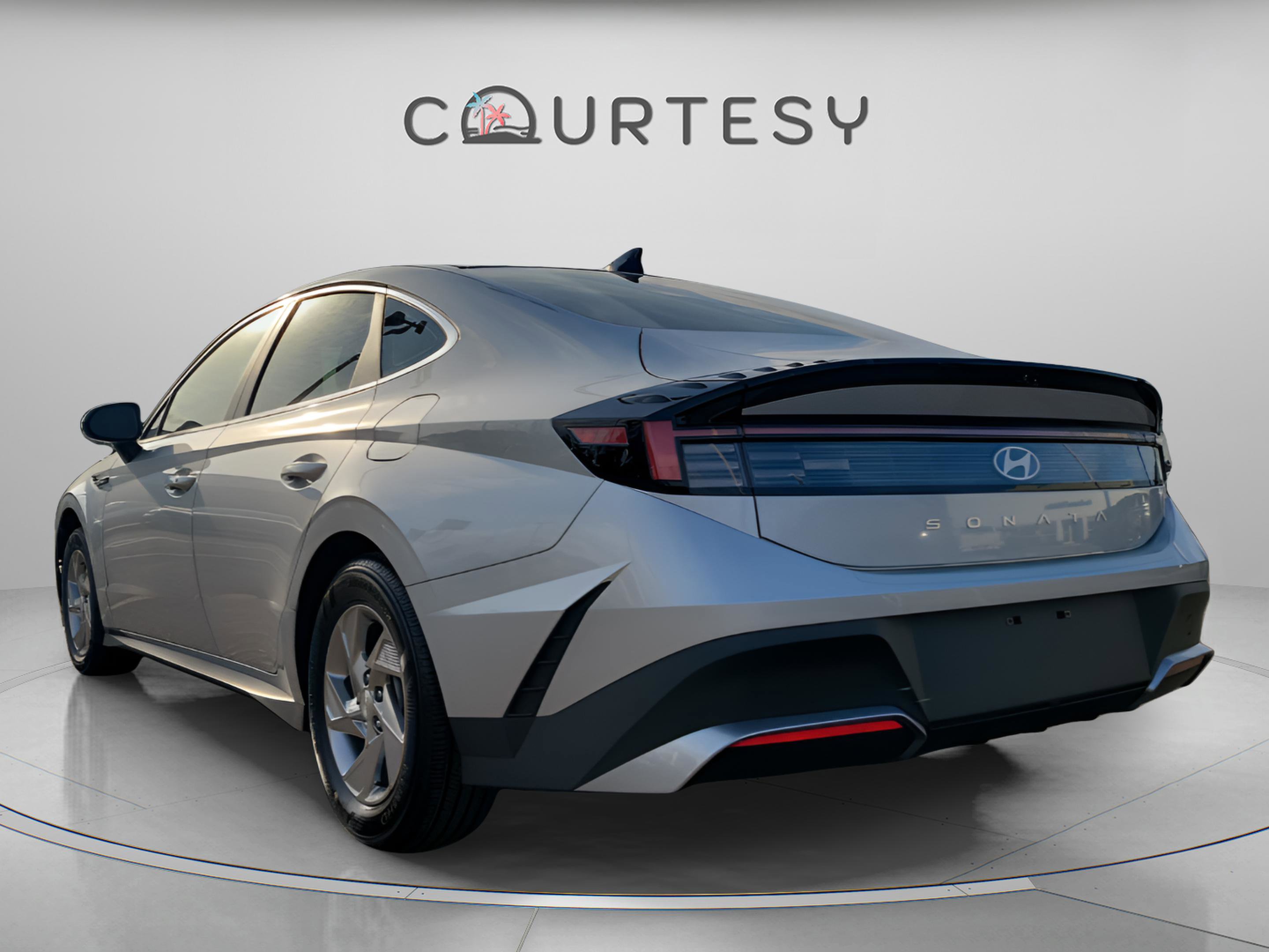 Used 2025 Hyundai Sonata SE image 2