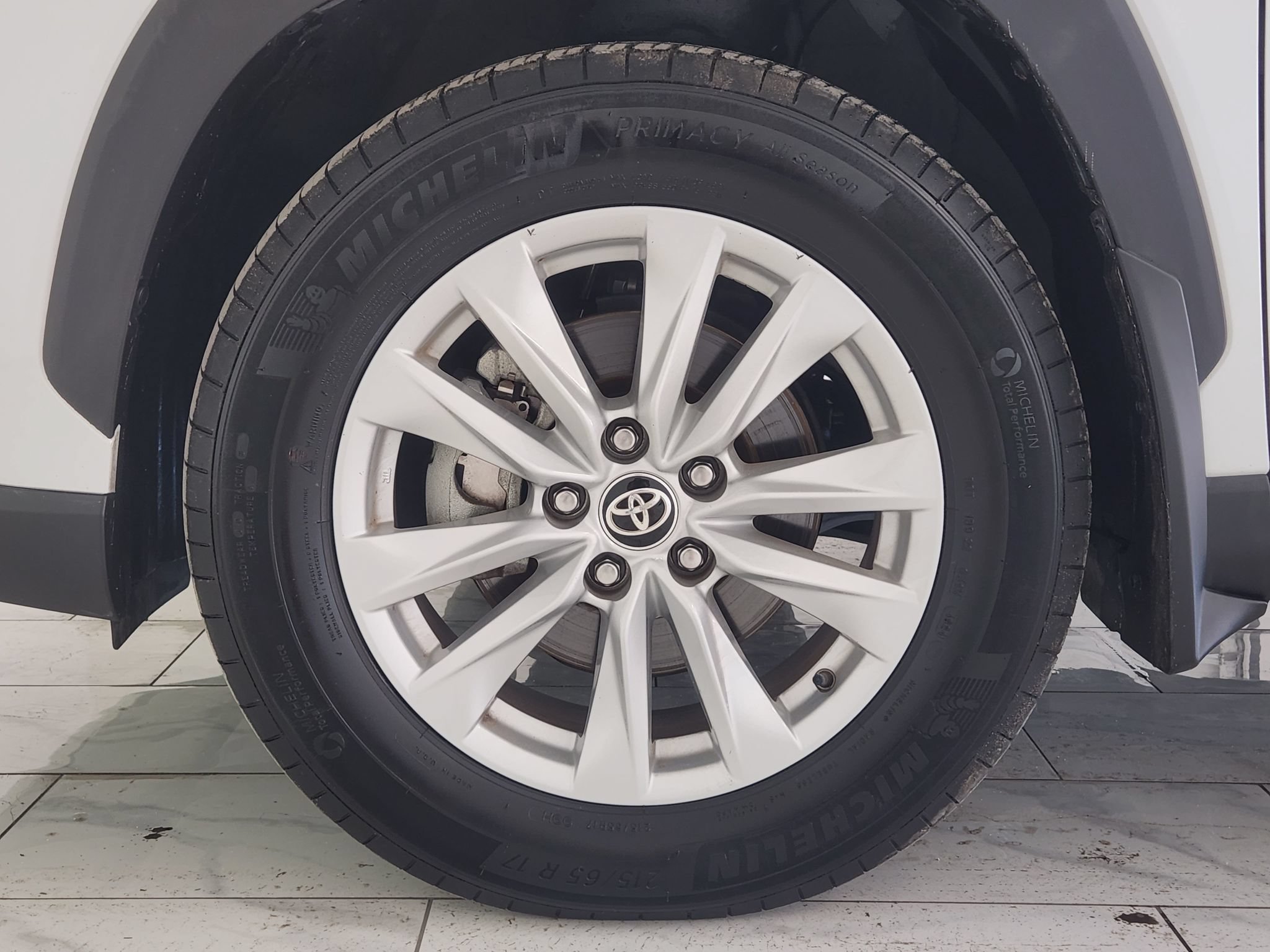Used 2025 Toyota Corolla Cross LE FWD image 10