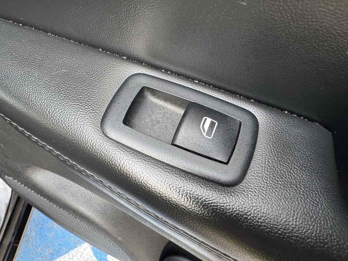Used 2017 Jeep Grand Cherokee Altitude image 35