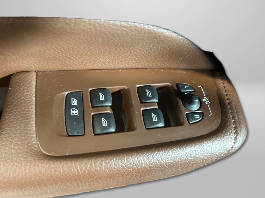 Used 2020 Volvo XC60 T5 Momentum image 33