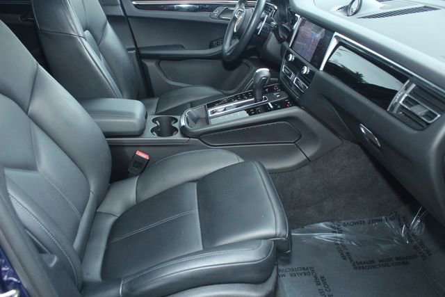 Certified 2024 Porsche Macan image 27