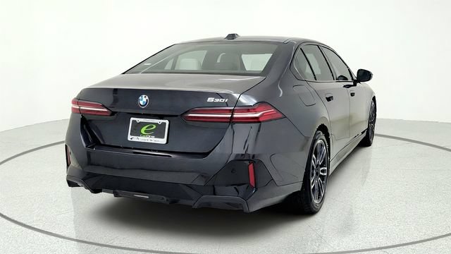 Used 2026 BMW 530i w/ M Sport Package RWD image 8
