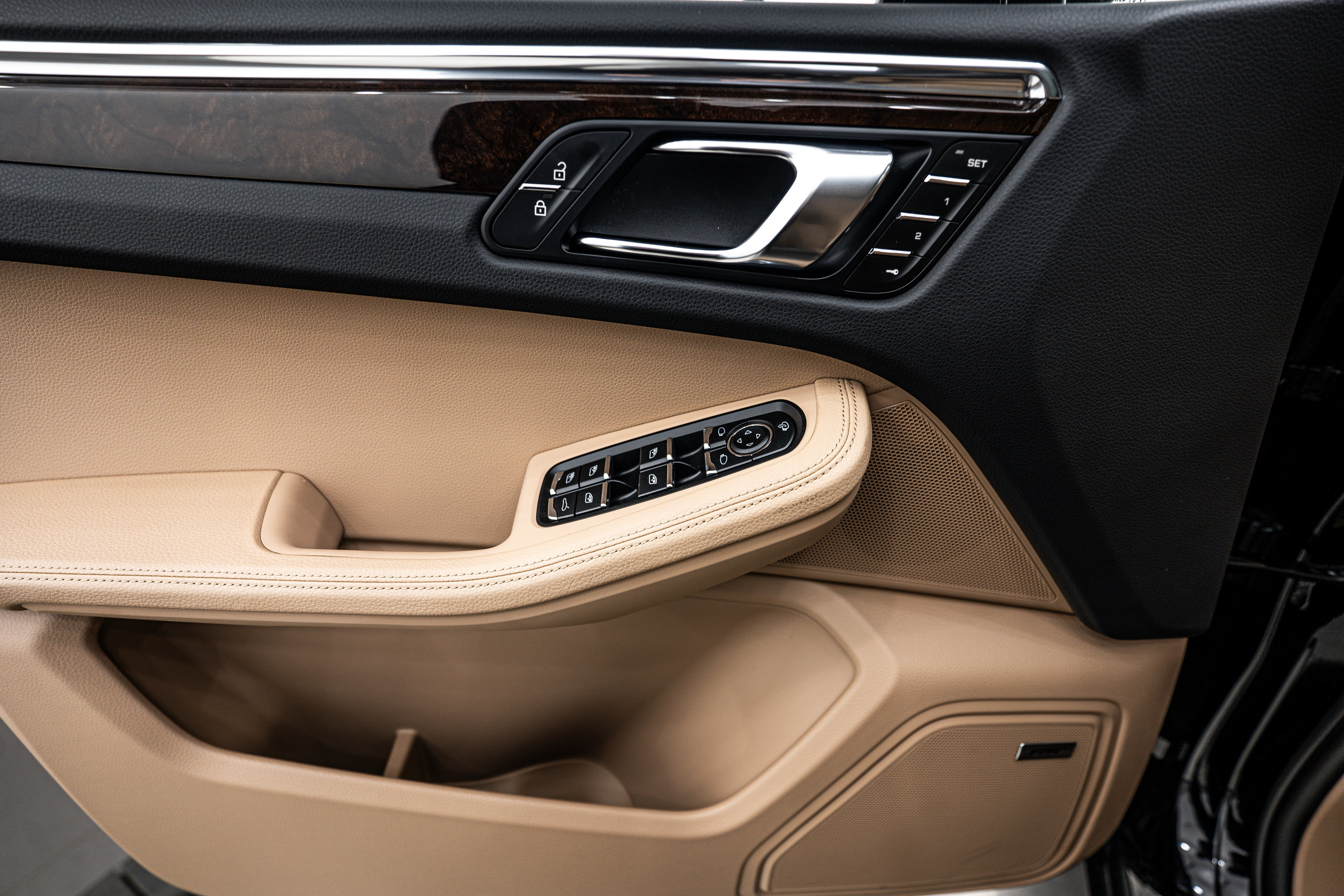 Certified 2025 Porsche Macan image 17