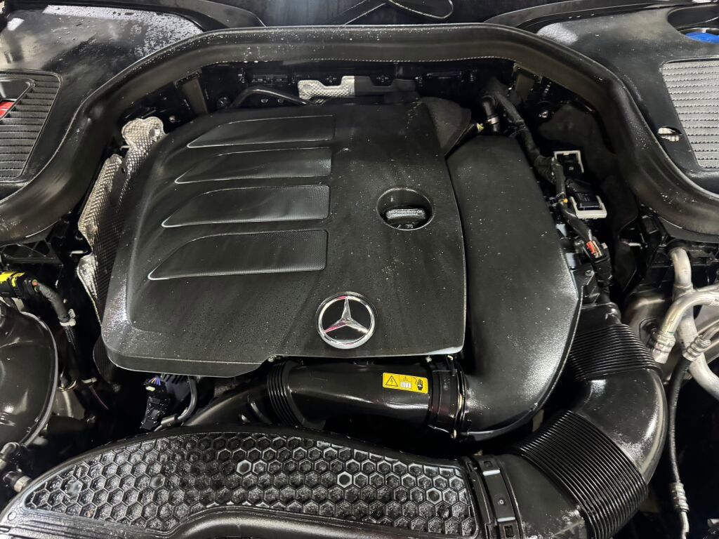 Used 2021 Mercedes-Benz GLC 300 4MATIC image 31