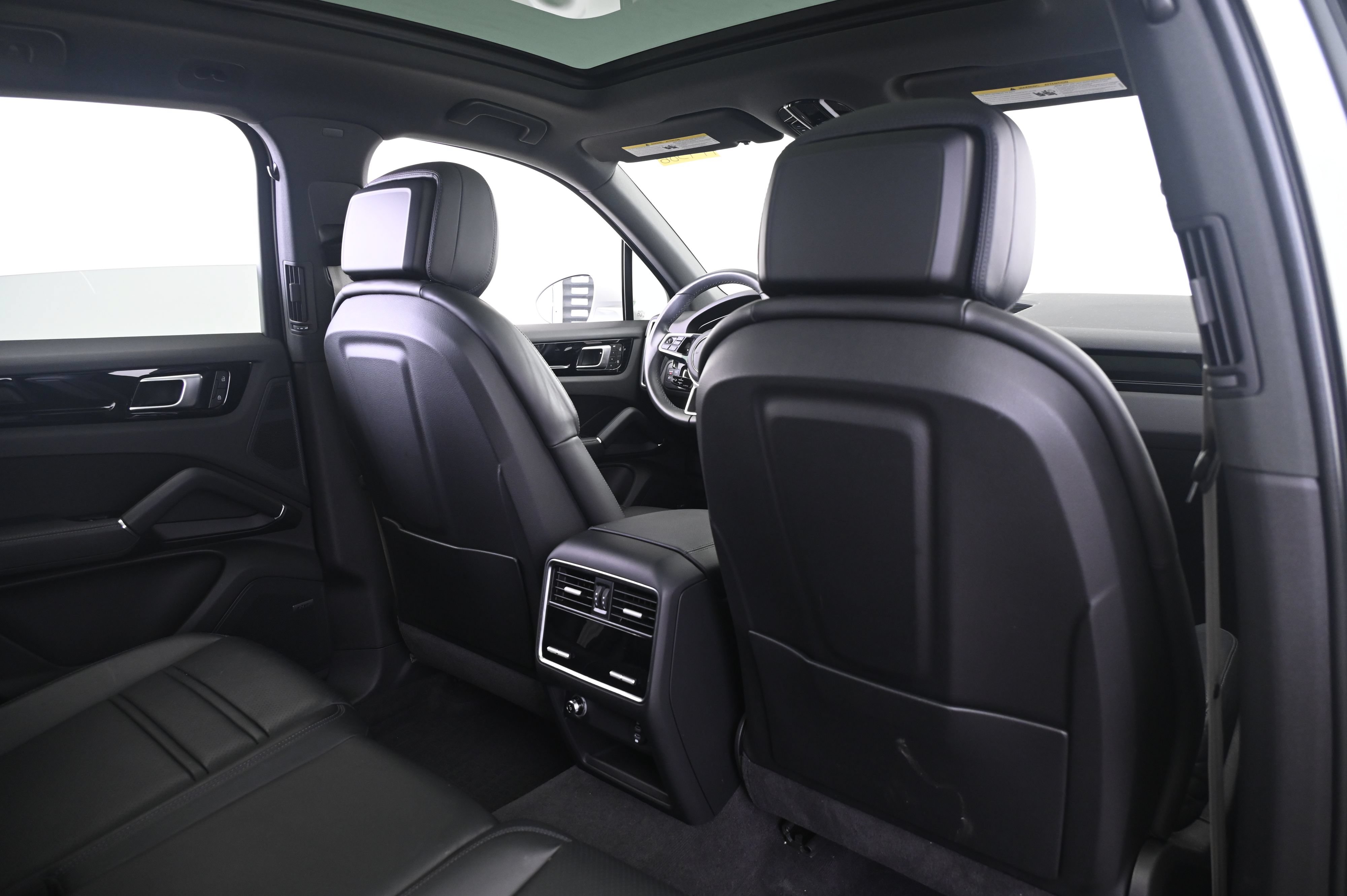 Certified 2023 Porsche Cayenne AWD/4WD image 17