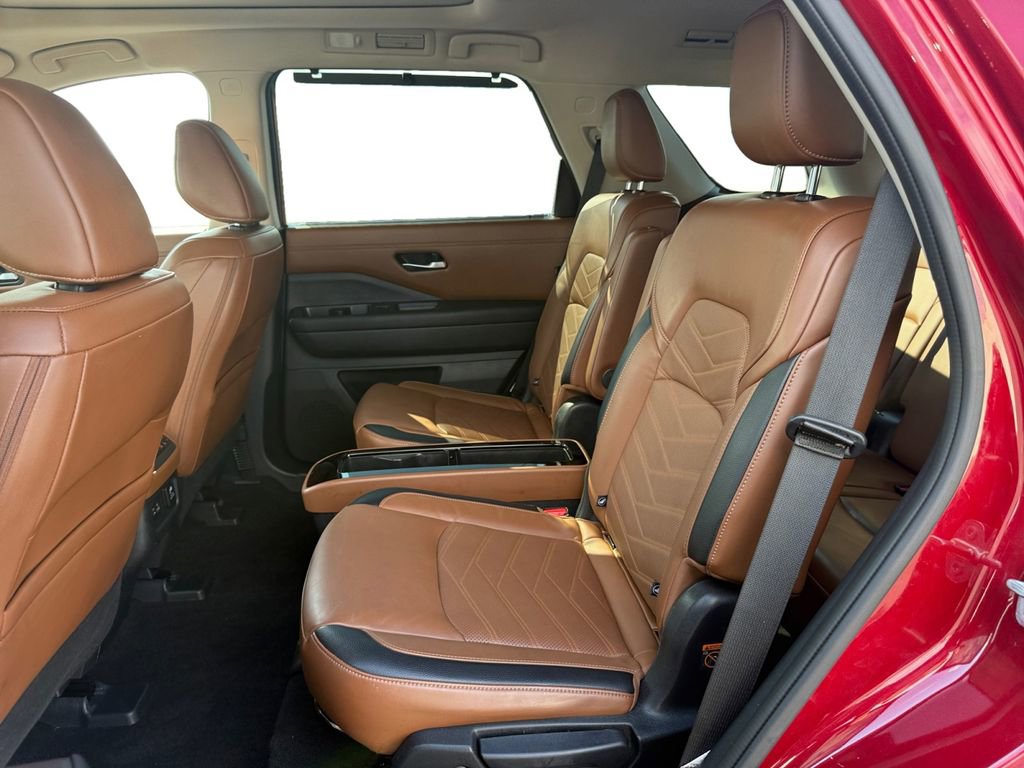 Used 2023 Nissan Pathfinder Platinum FWD image 16