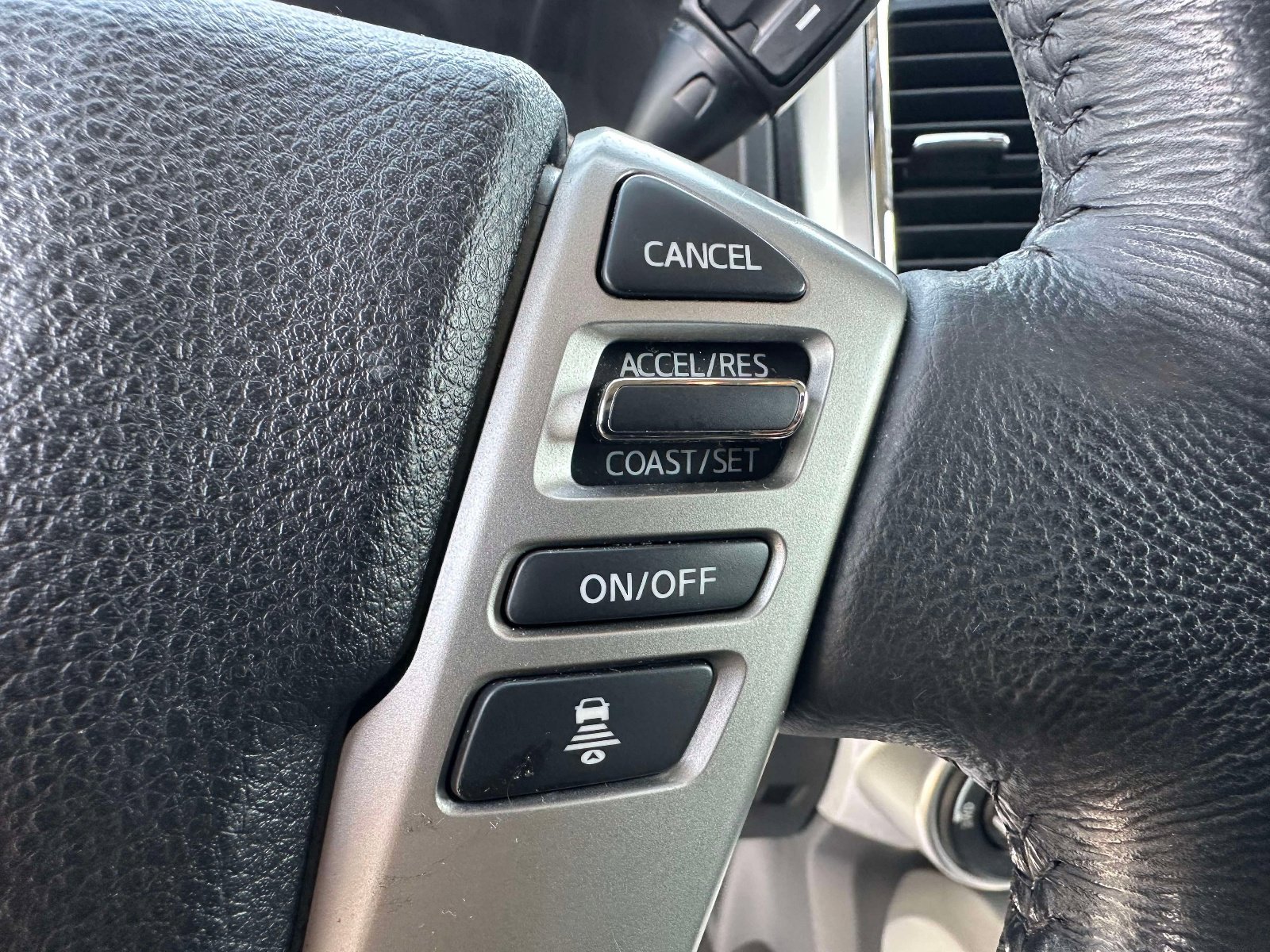 Used 2020 Nissan Titan SV w/ SV Convenience Package image 13