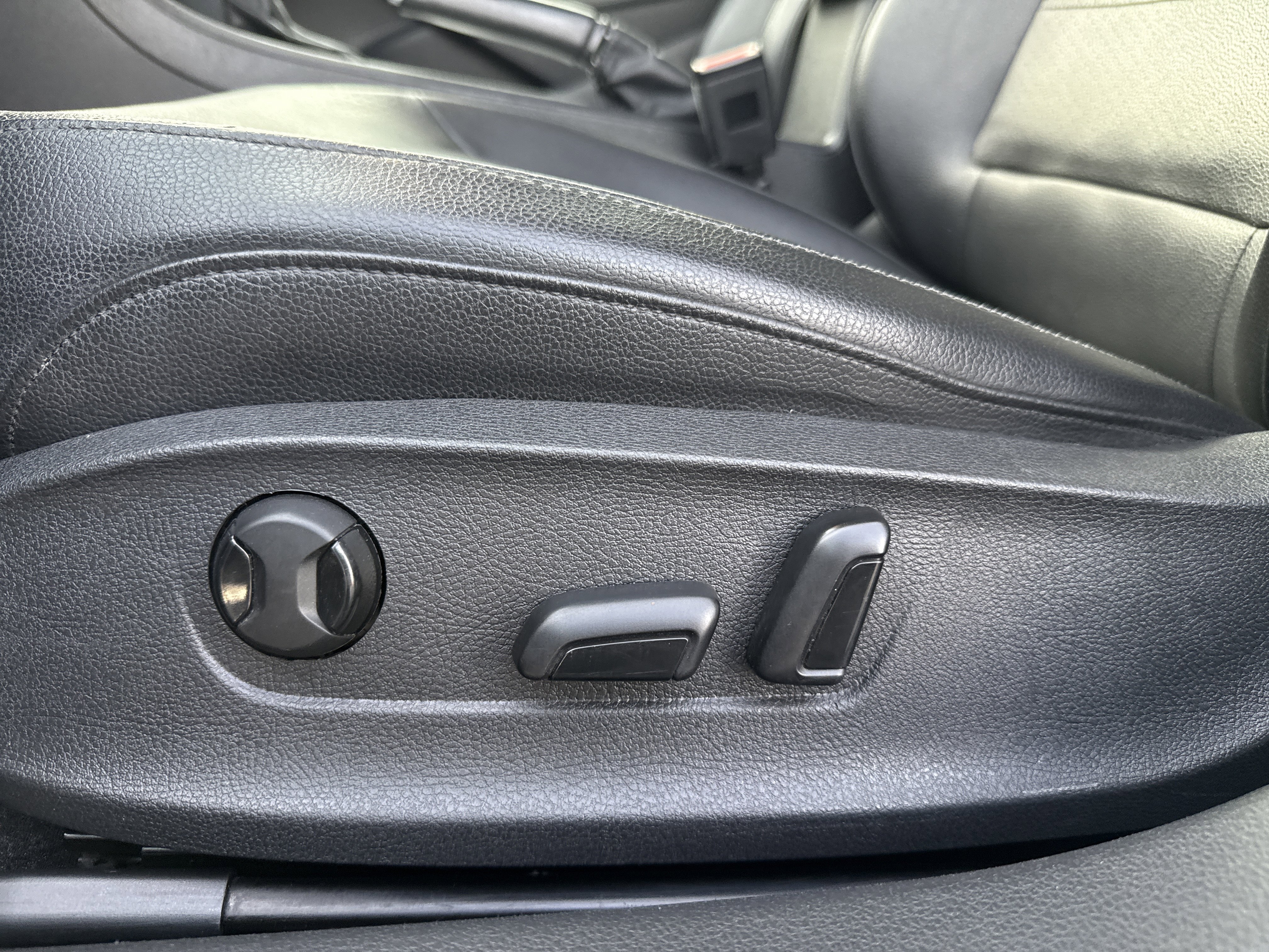 Used 2013 Volkswagen Passat TDI SE image 13