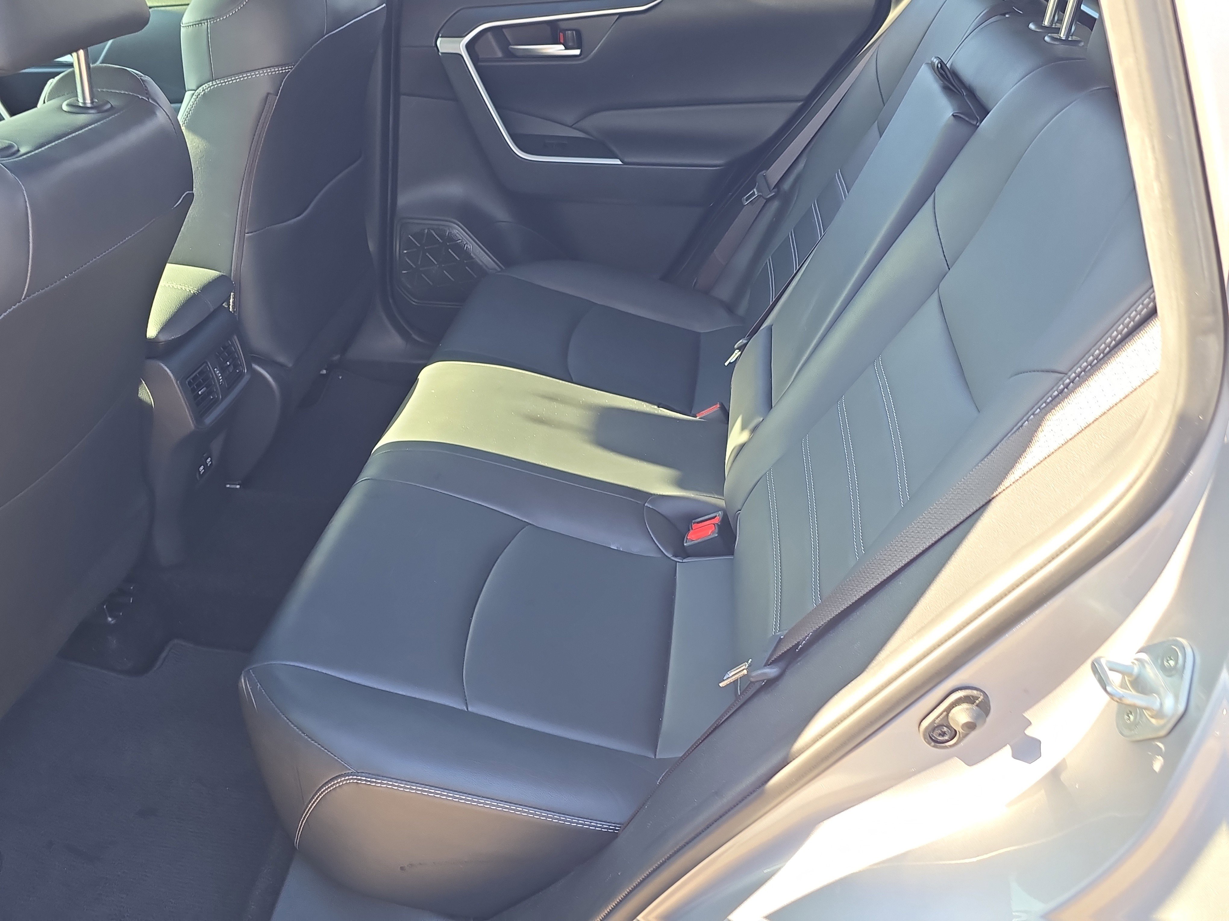 Used 2020 Toyota RAV4 XLE Premium image 19