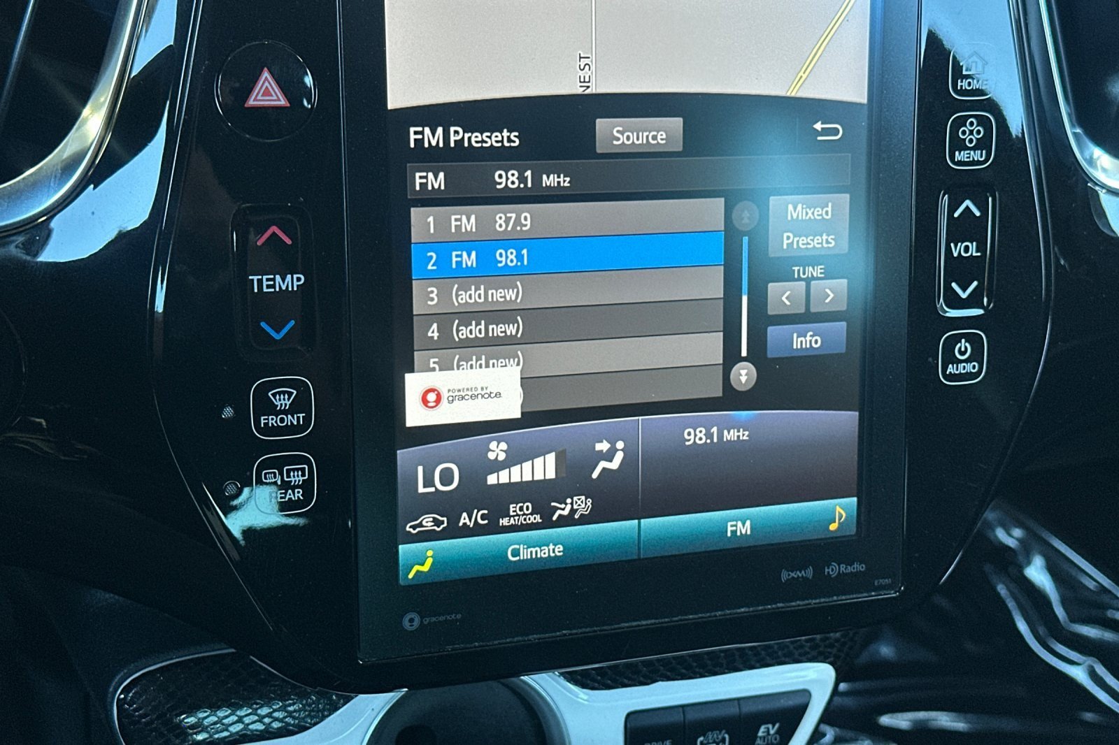 Certified 2017 Toyota Prius Prime Premium w/ Preferred Accessory Package FWD image 16