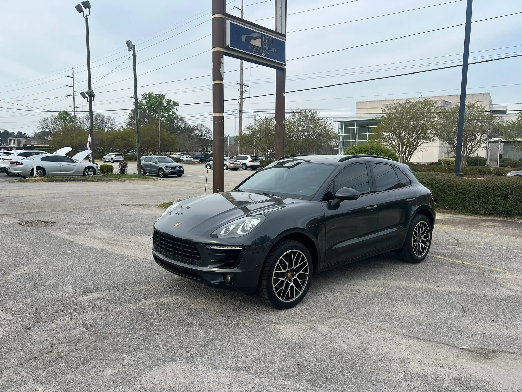 Used 2018 Porsche Macan Sport Edition image 1