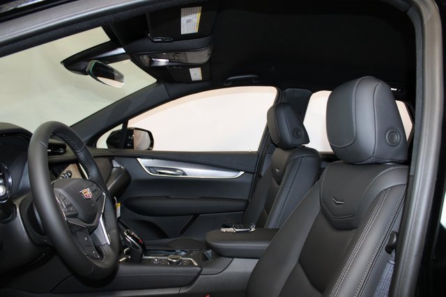 New 2025 Cadillac XT5 Luxury image 6