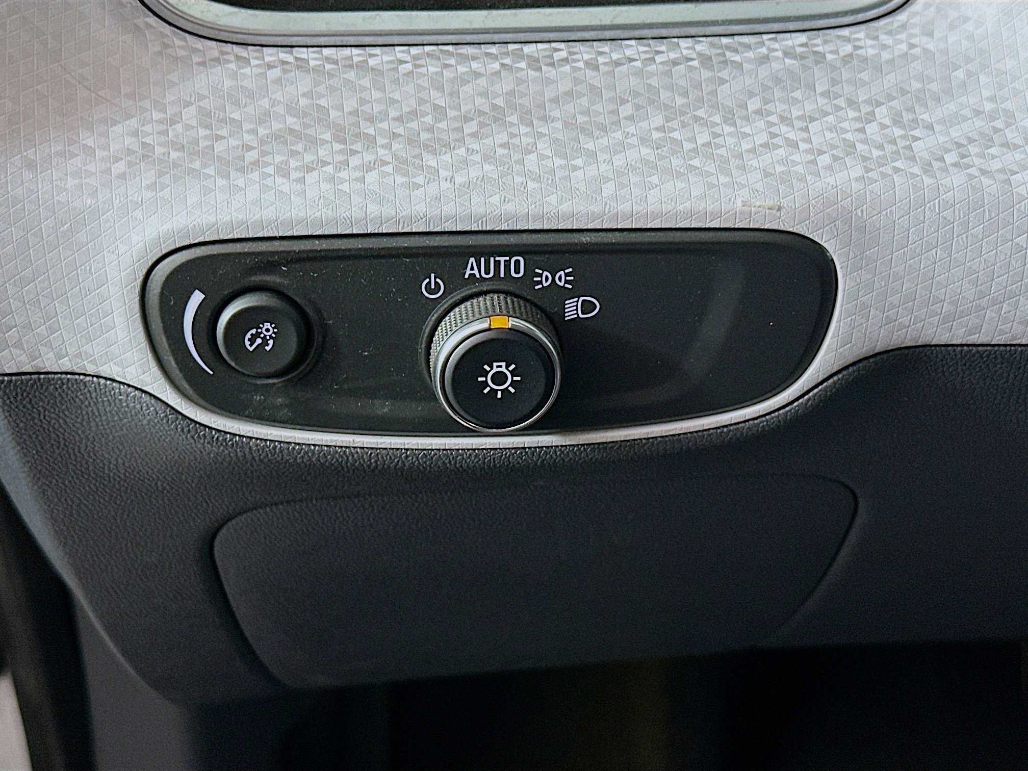 Used 2019 Chevrolet Bolt LT FWD image 17