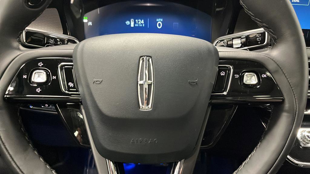 Used 2025 Lincoln Corsair Reserve AWD/4WD image 16