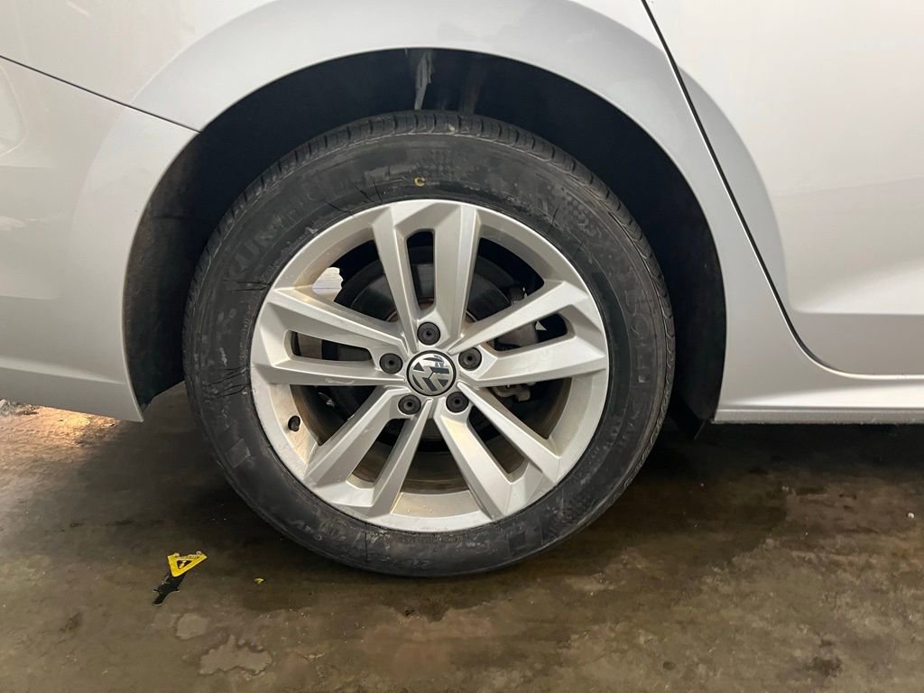 Certified 2020 Volkswagen Passat 2.0T SE w/ Sunroof Package image 32