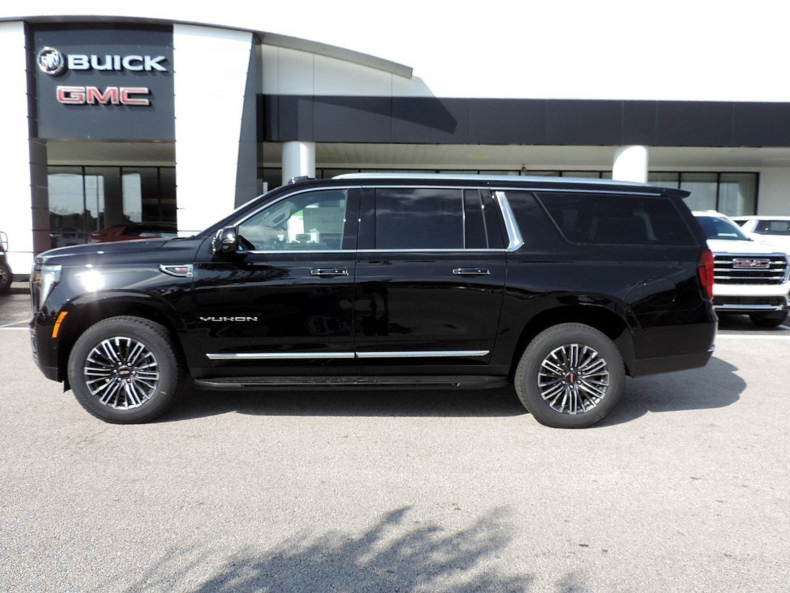 New 2026 GMC Yukon XL Elevation w/ Elevation Premium Package AWD/4WD image 8