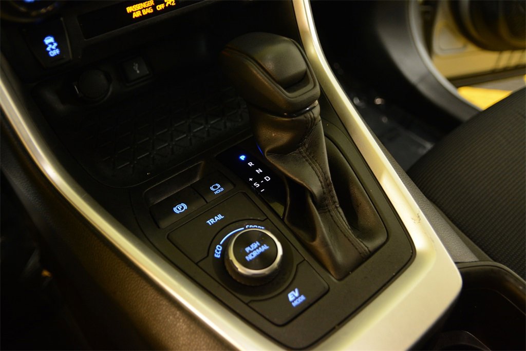 Used 2022 Toyota RAV4 LE image 23