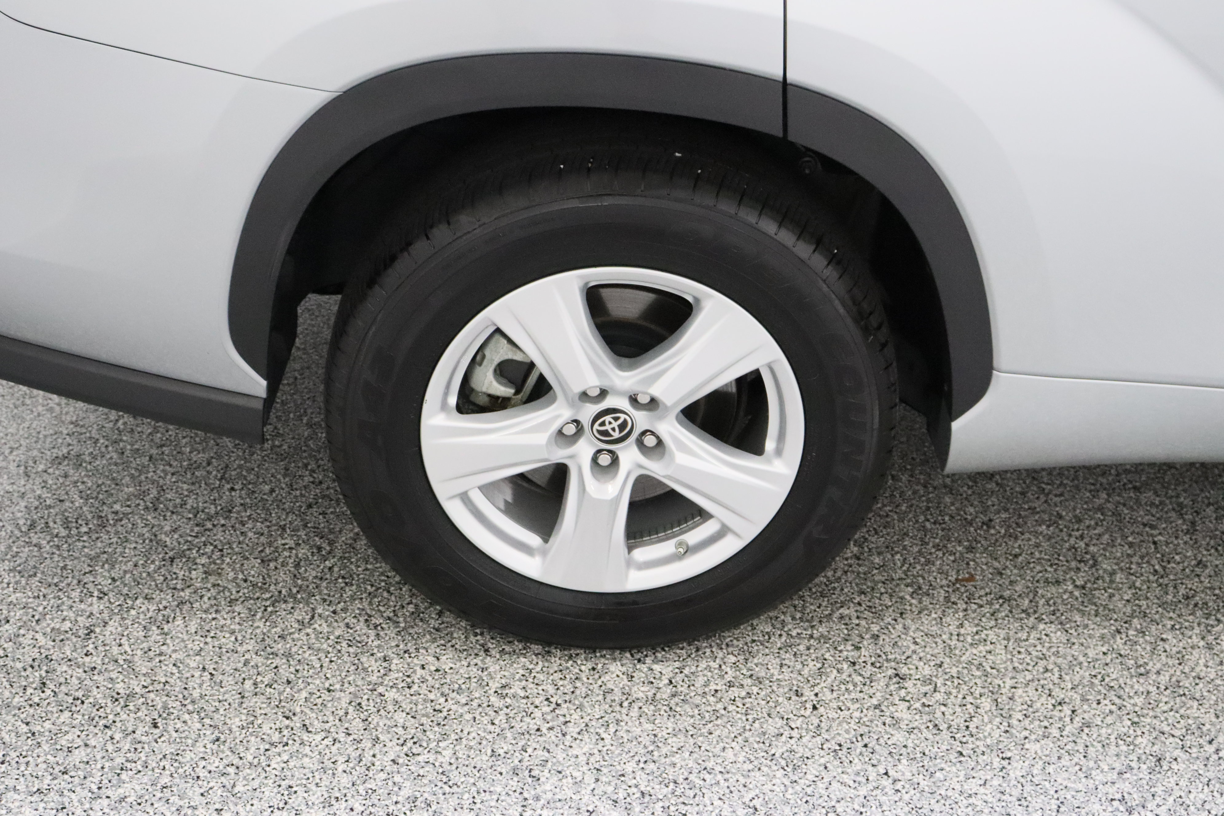 Certified 2025 Toyota Highlander LE FWD image 6