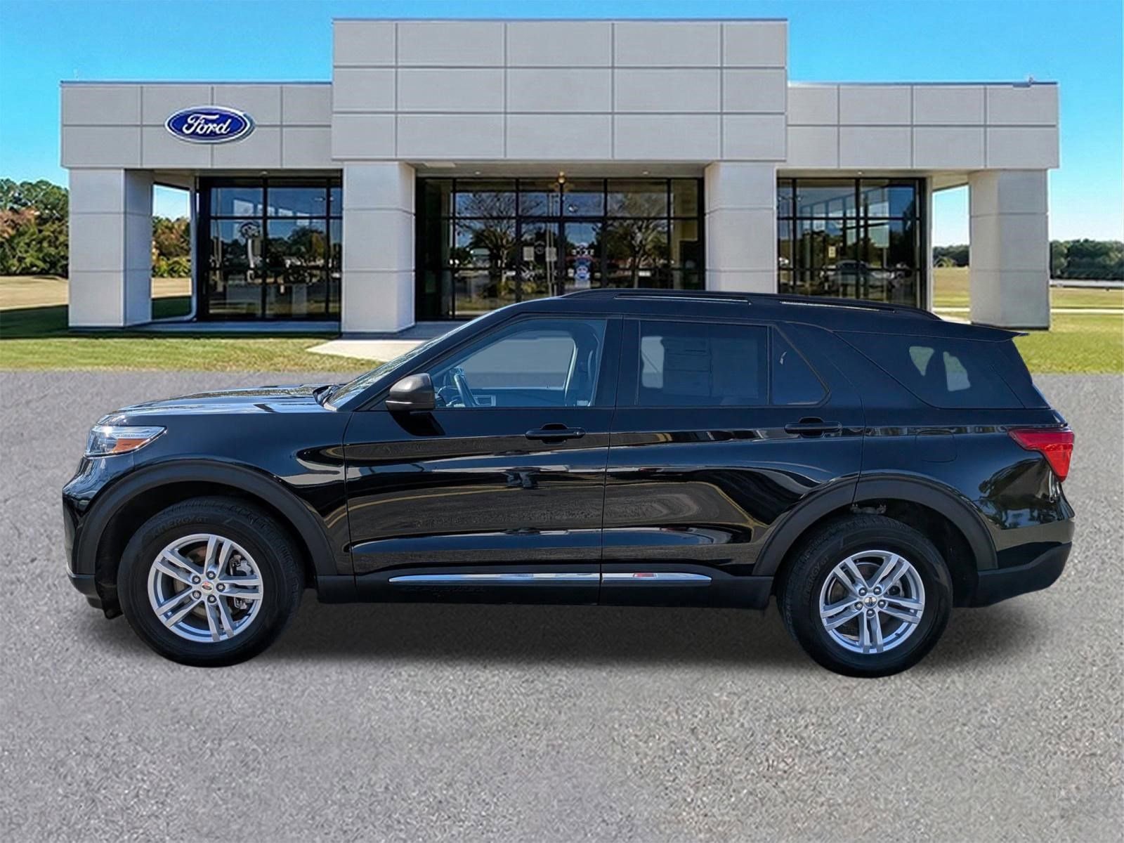 Certified 2023 Ford Explorer XLT w/ Equipment Group 202A image 7