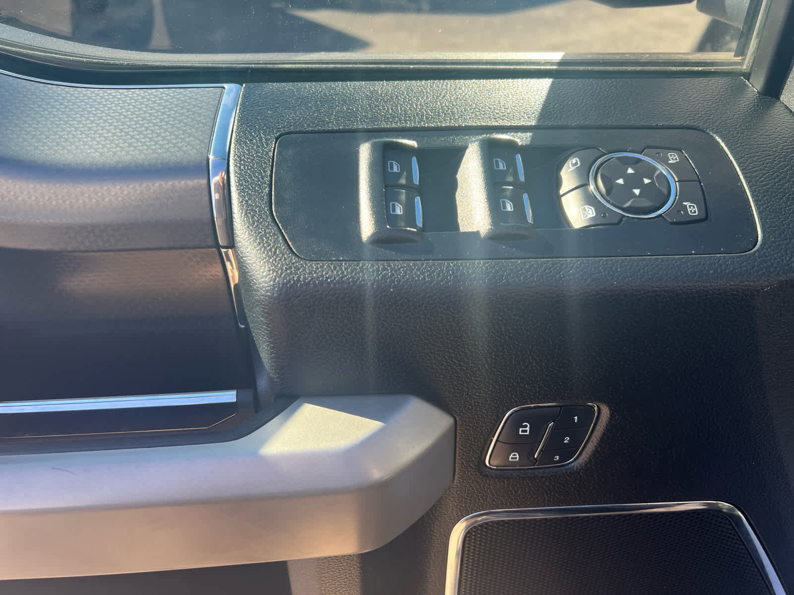 Used 2017 Ford F150 Lariat image 20