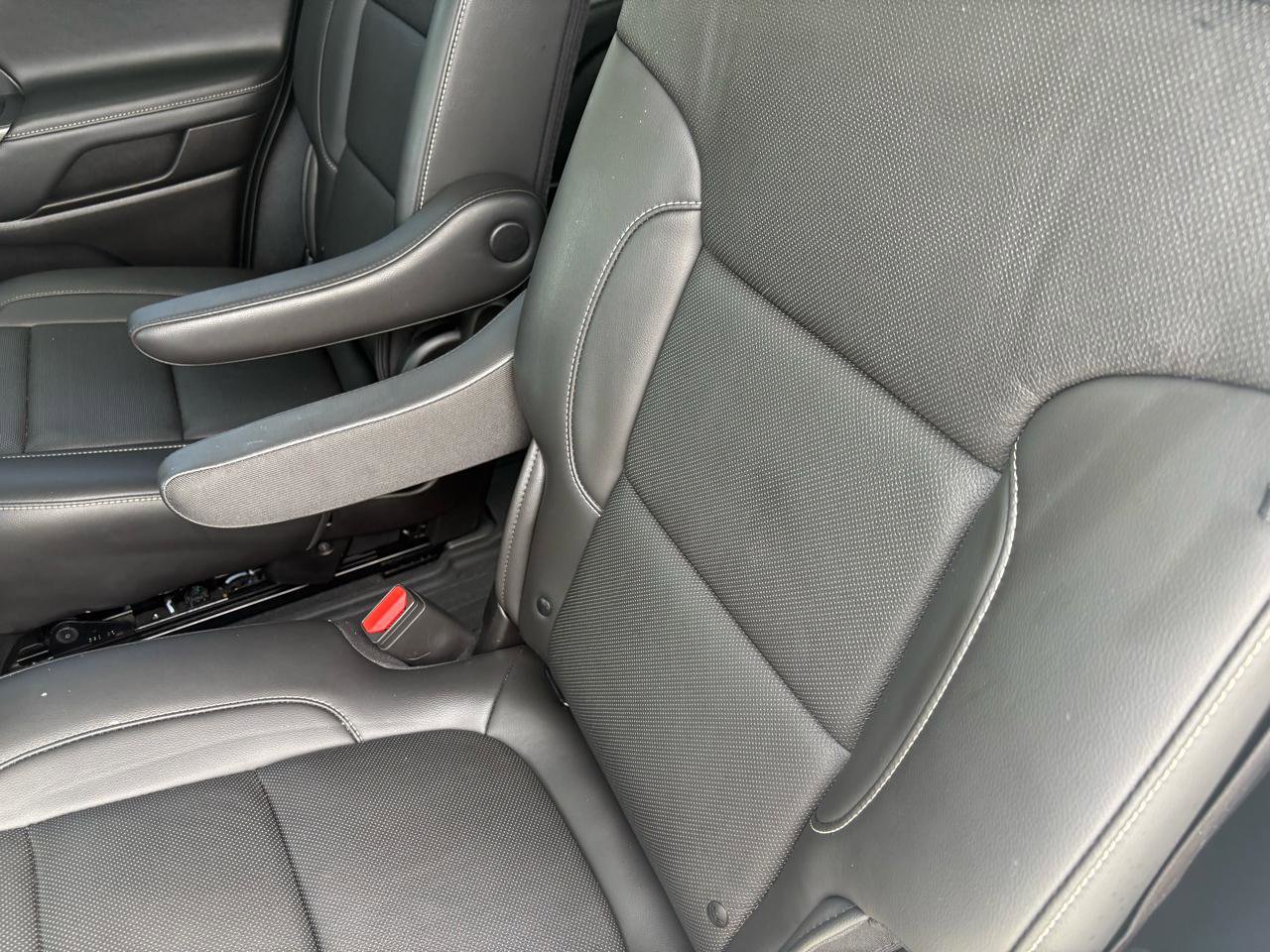 Used 2023 GMC Acadia SLT w/ Technology Package image 34