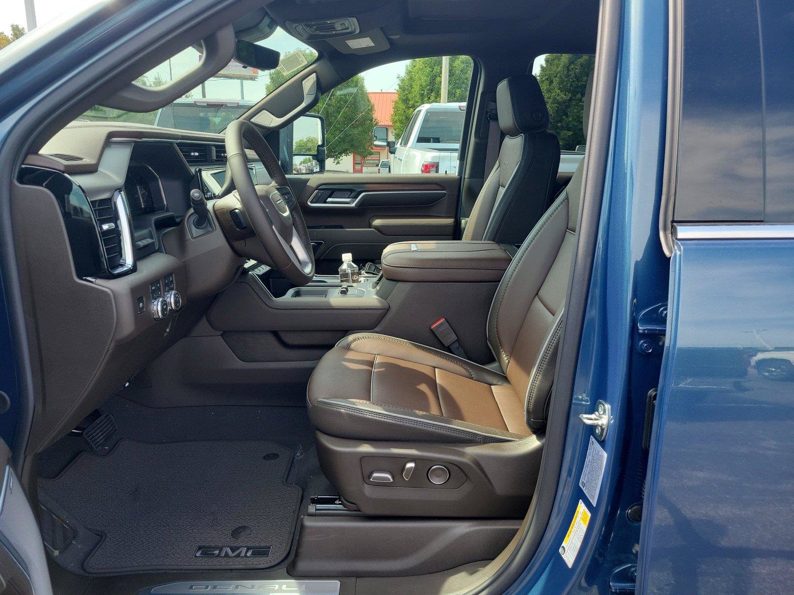 New 2026 GMC Sierra 2500 Denali w/ Denali Reserve Package AWD/4WD image 15