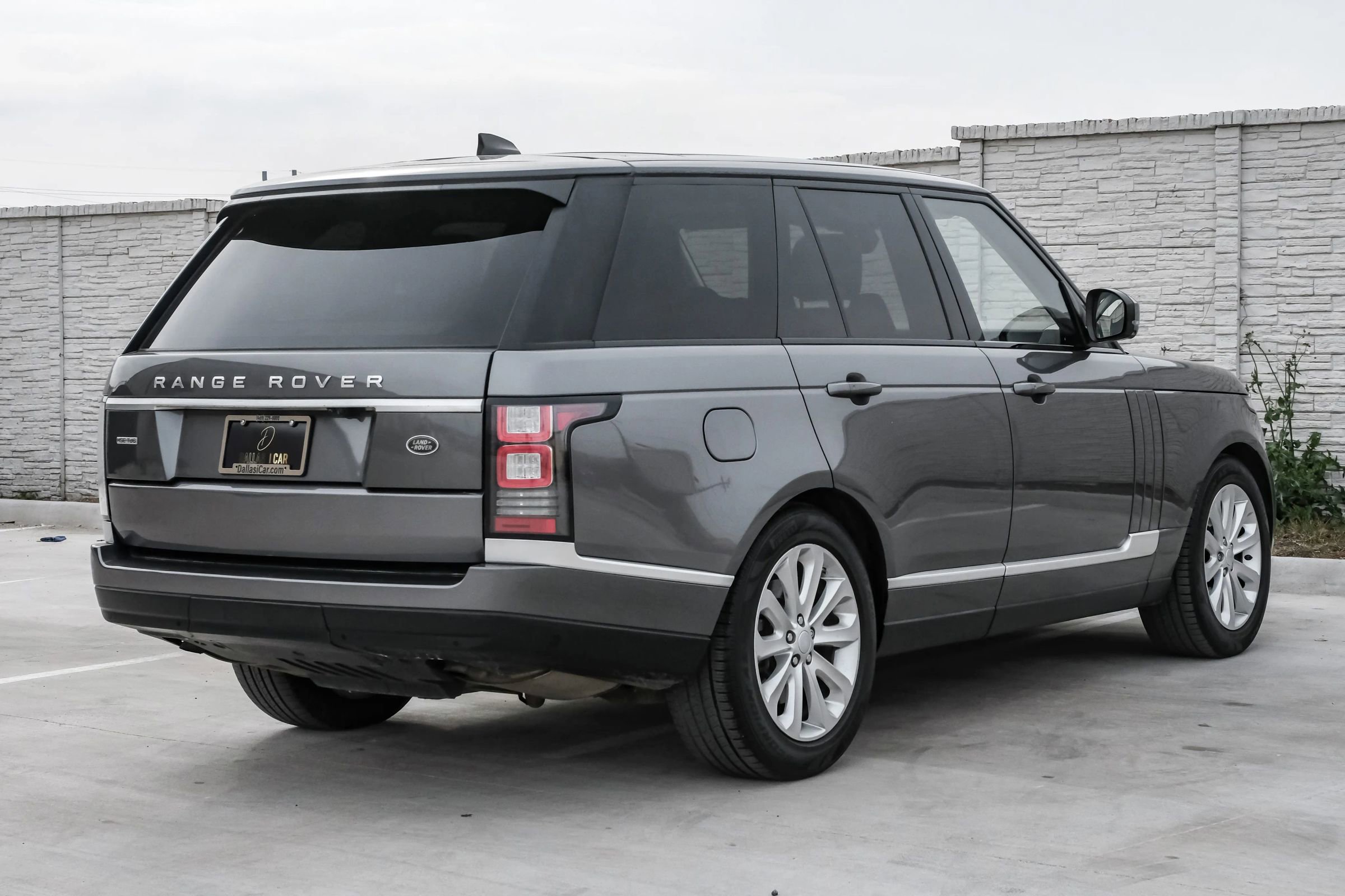 Used 2017 Land Rover Range Rover HSE image 10