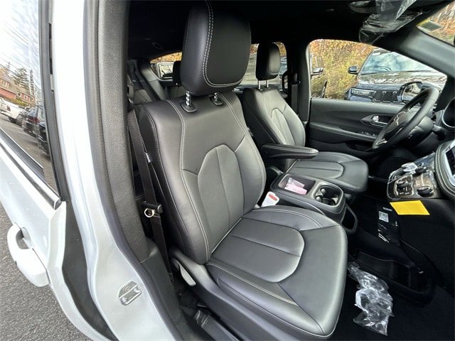 New 2026 Chrysler Pacifica Select AWD/4WD image 15