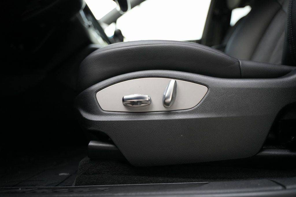 Used 2017 Porsche Macan w/ Driver Memory Package image 29