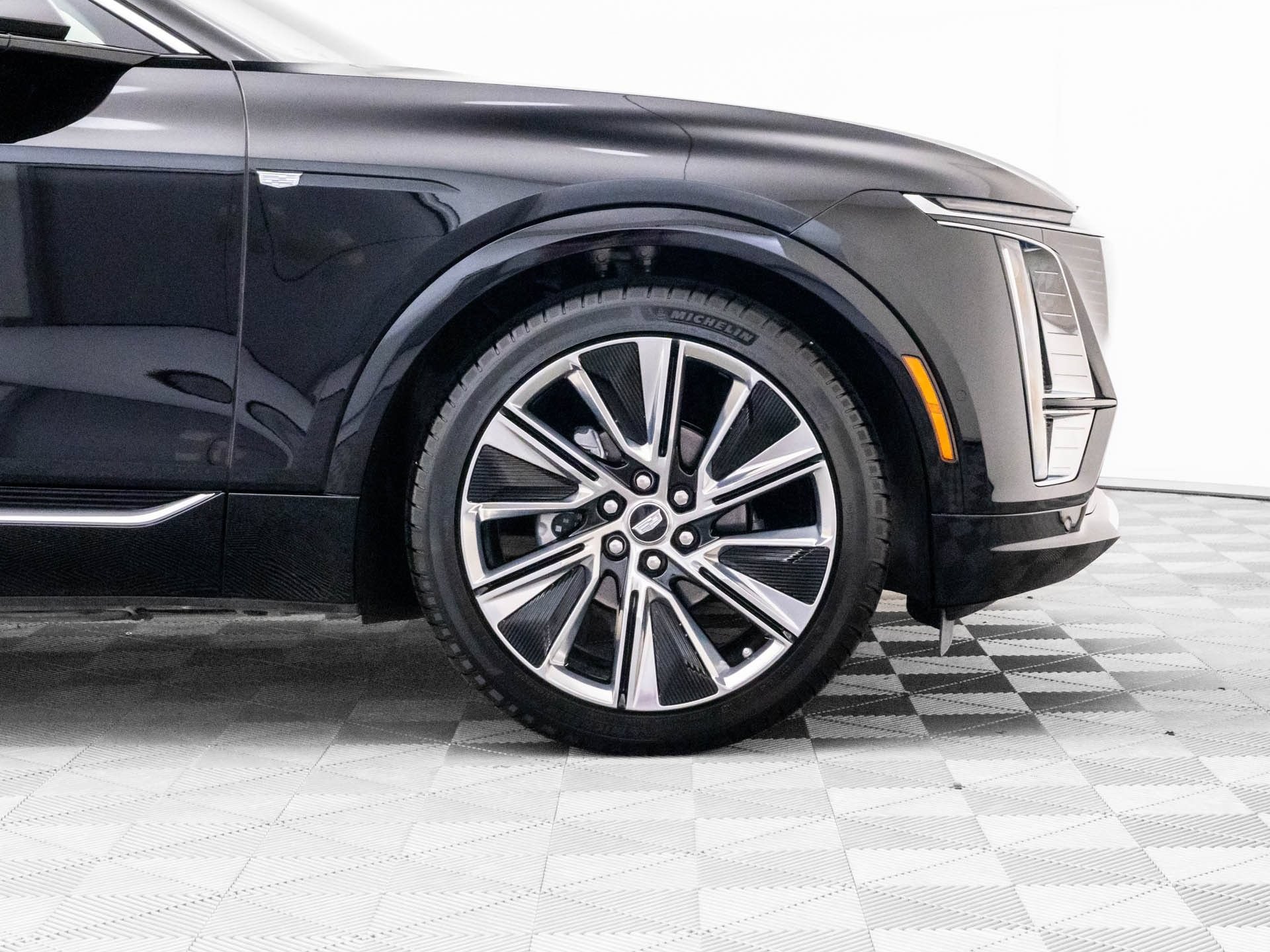 Certified 2026 Cadillac Lyriq Signature Luxury w/ Nappa Leather Package AWD/4WD image 35