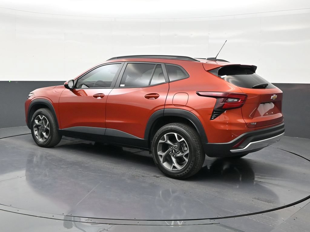 Used 2024 Chevrolet Trax LT w/ Driver Confidence Package FWD image 2