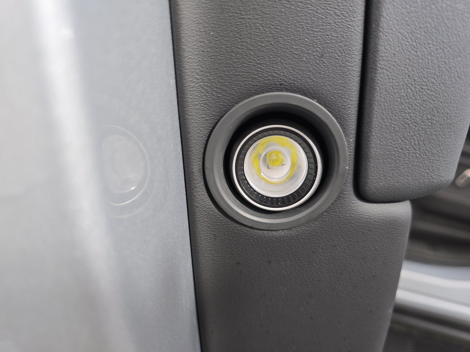 Used 2024 Rivian R1S Adventure AWD/4WD image 33