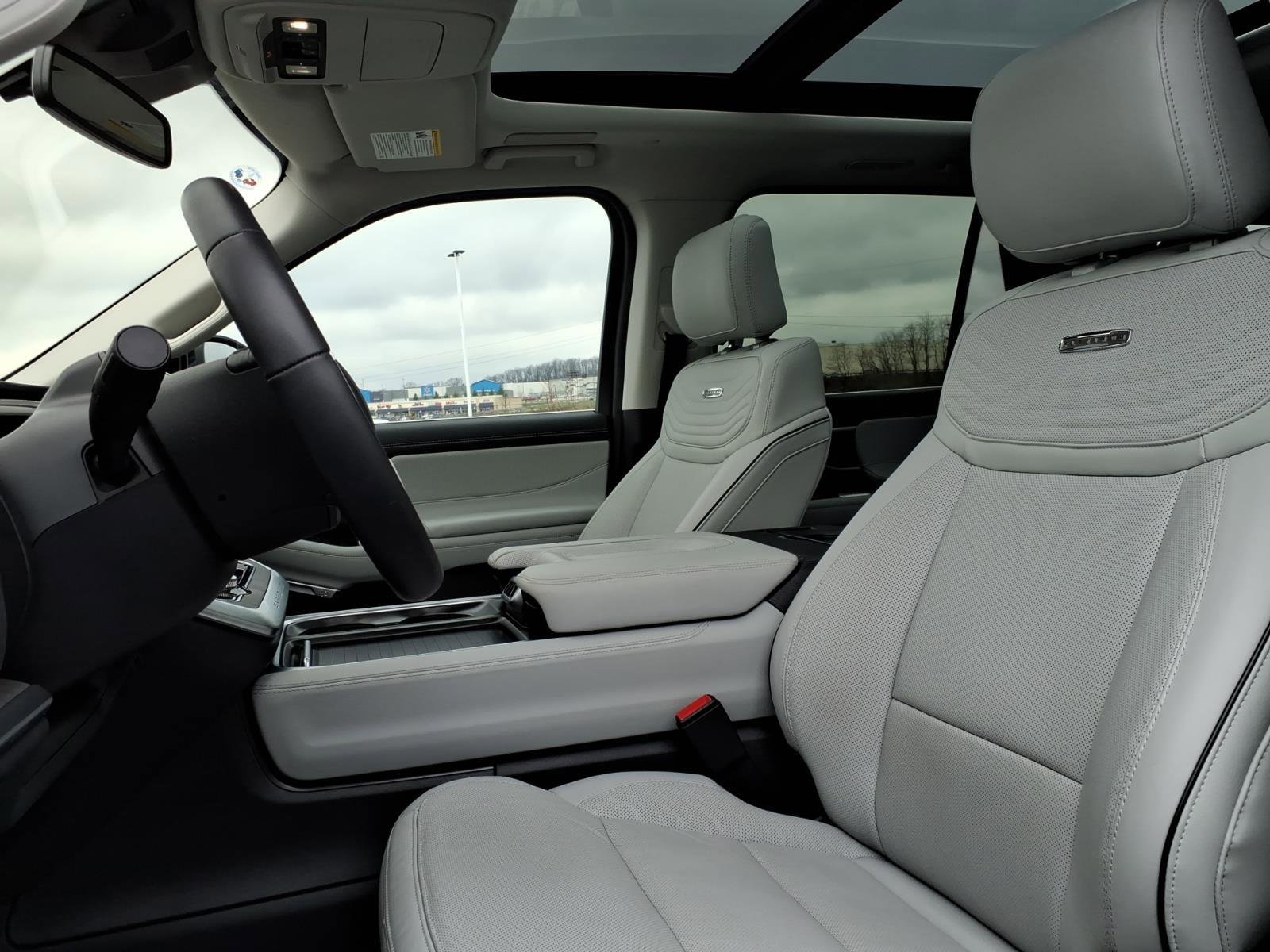 Certified 2025 Ford Expedition Platinum w/ Platinum Ultimate Package image 8