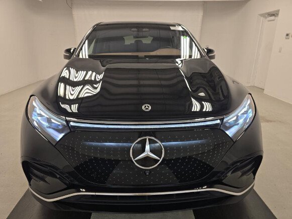 Used 2024 Mercedes-Benz EQS 450+ SUV image 3