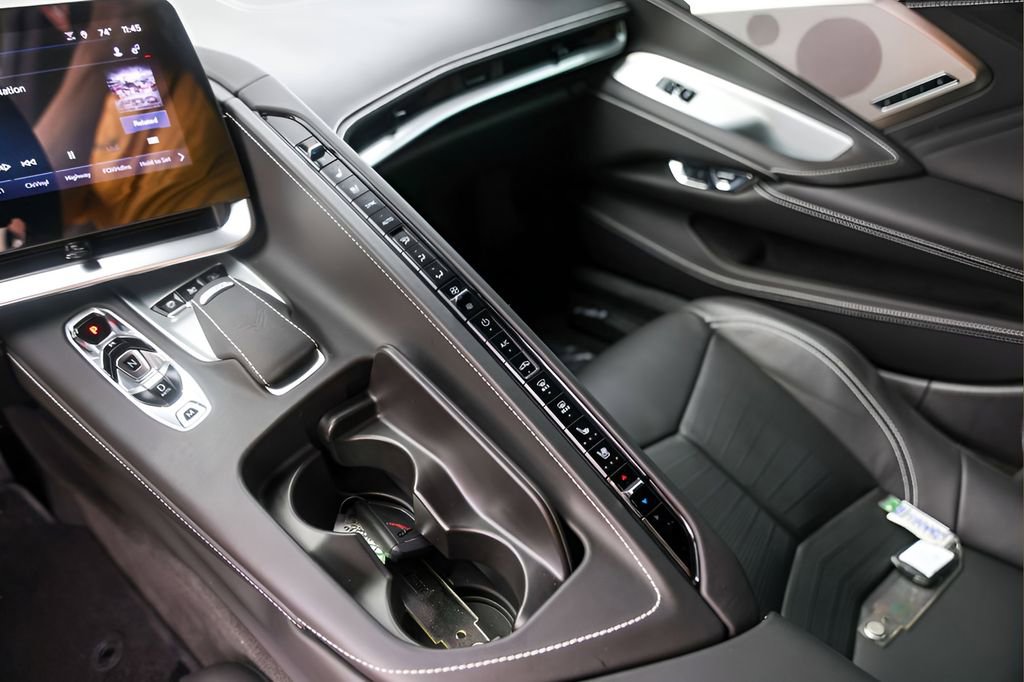 Used 2025 Chevrolet Corvette Z06 RWD image 19