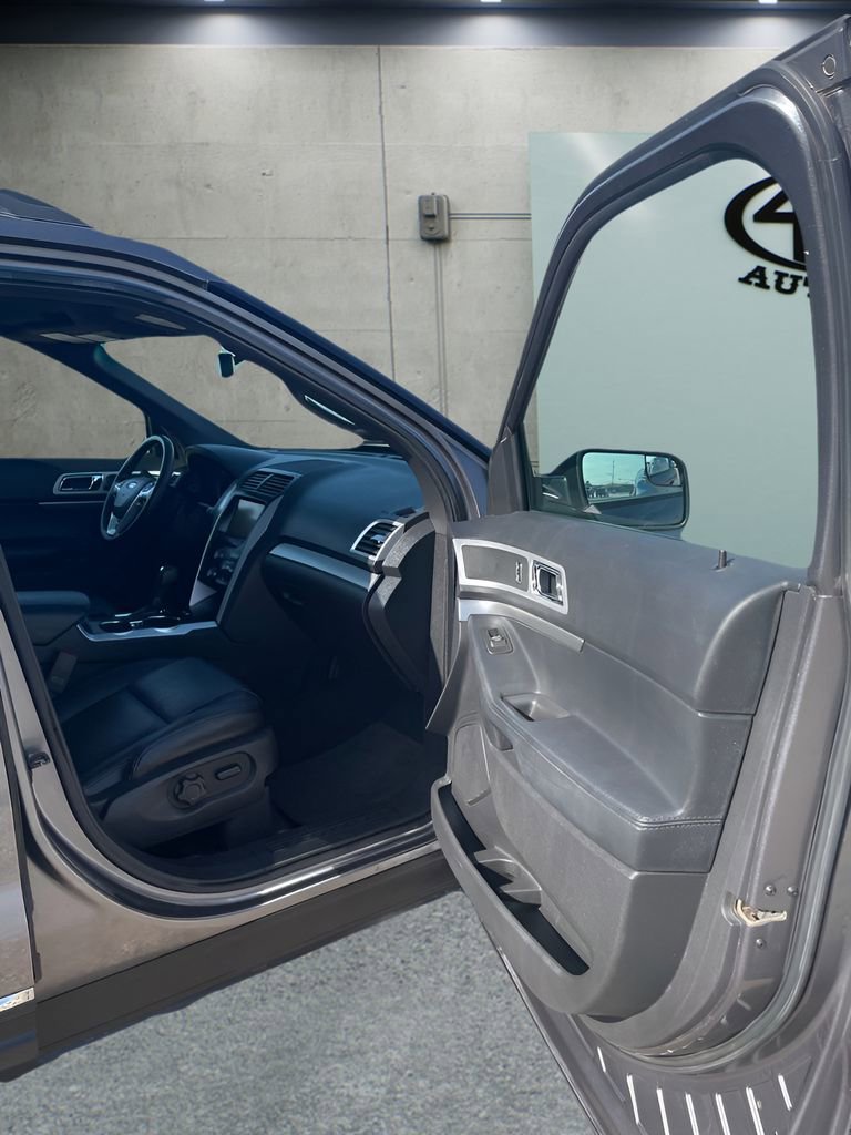 Used 2014 Ford Explorer XLT w/ Equipment Group 202A FWD image 15