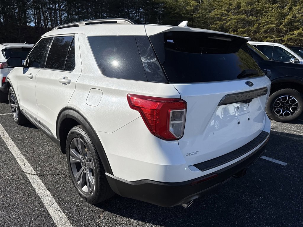 Used 2022 Ford Explorer XLT w/ Equipment Group 202A image 9