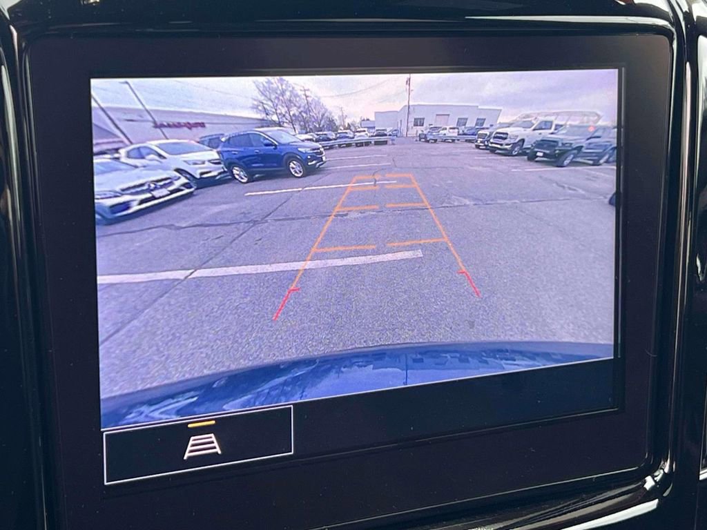 Used 2023 Chevrolet Traverse LT FWD image 33