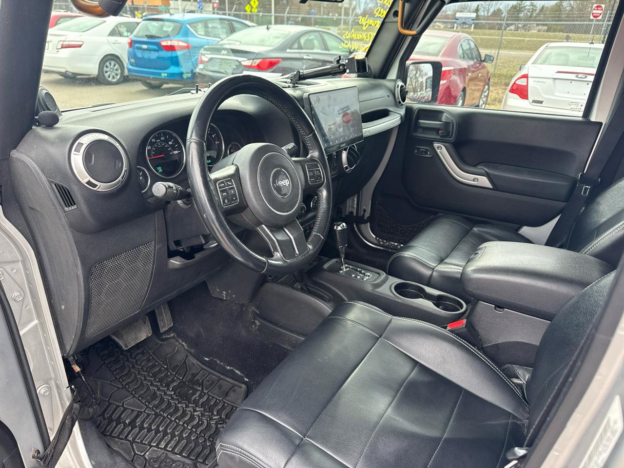 Used 2012 Jeep Wrangler Unlimited Sahara w/ Connectivity Group AWD/4WD image 9