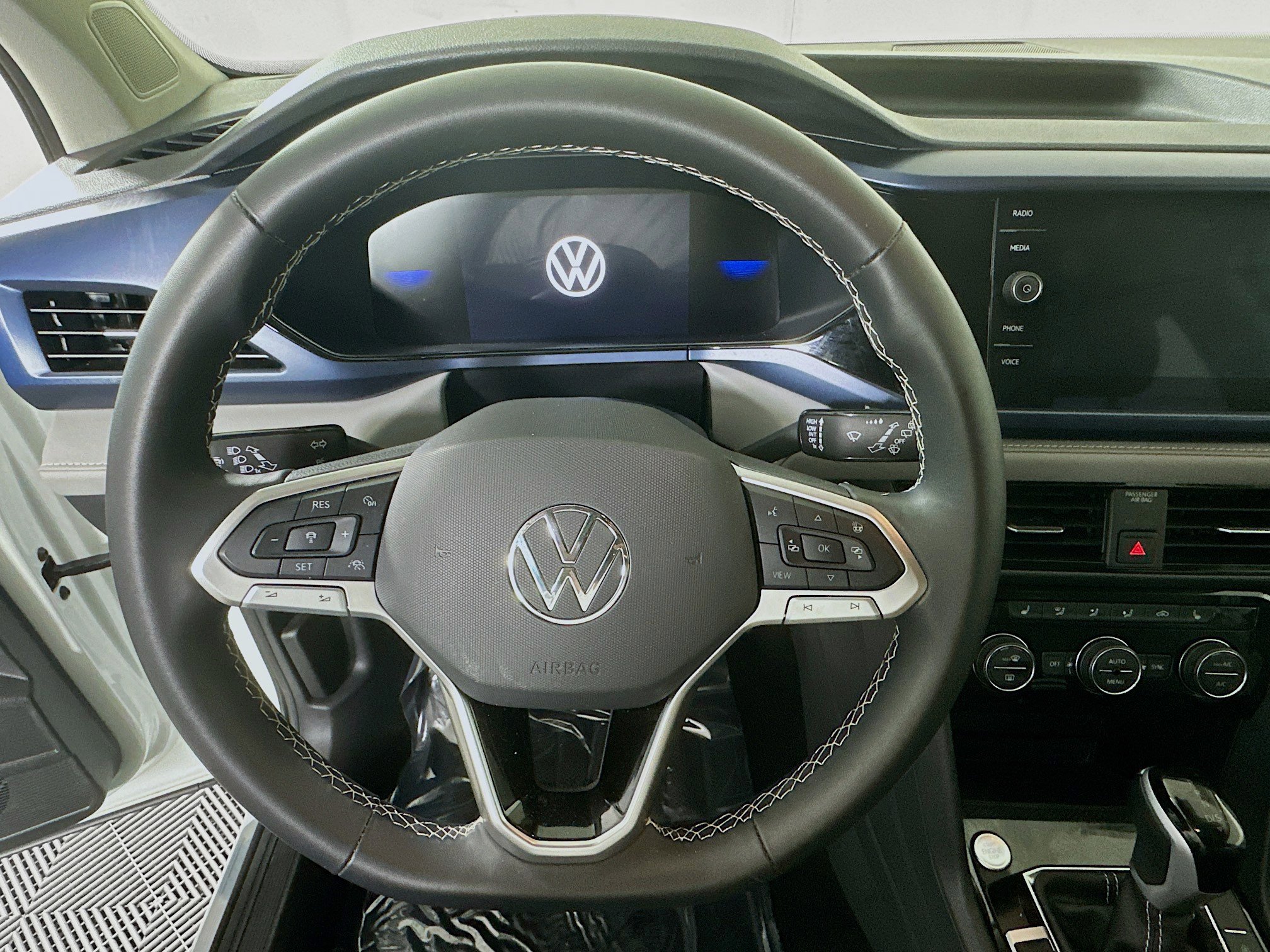 Used 2024 Volkswagen Taos SE image 15