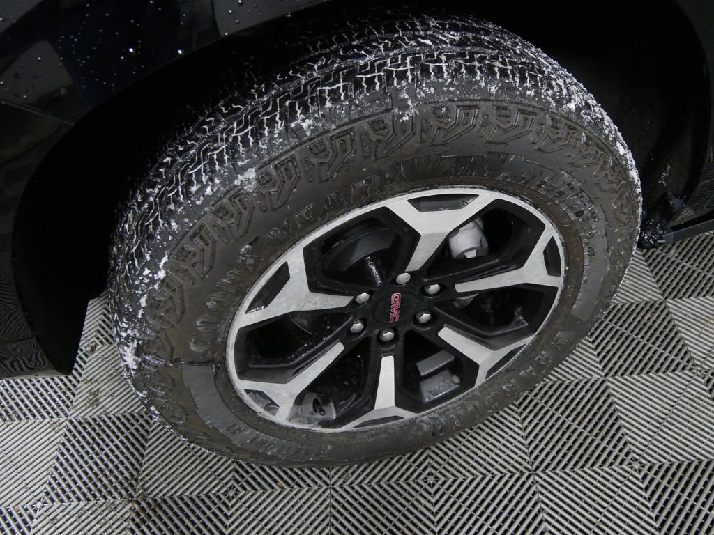 Used 2025 GMC Yukon AT4 image 10