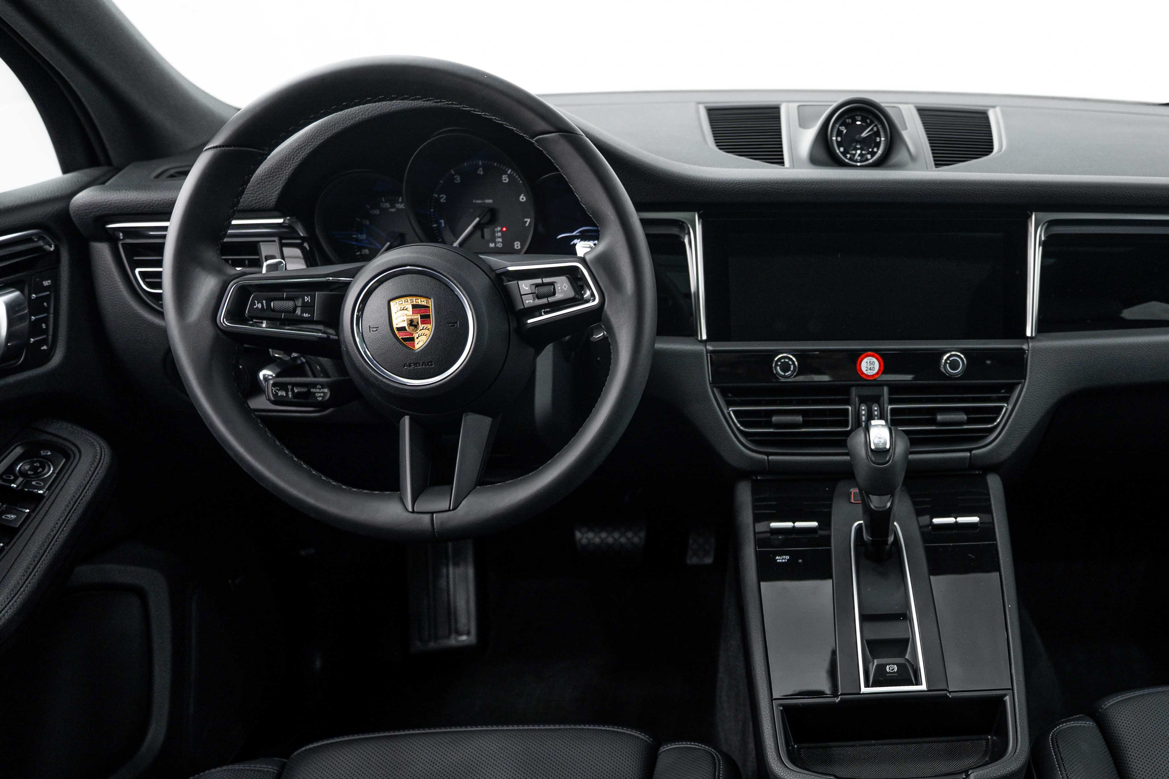Certified 2026 Porsche Macan AWD/4WD image 13