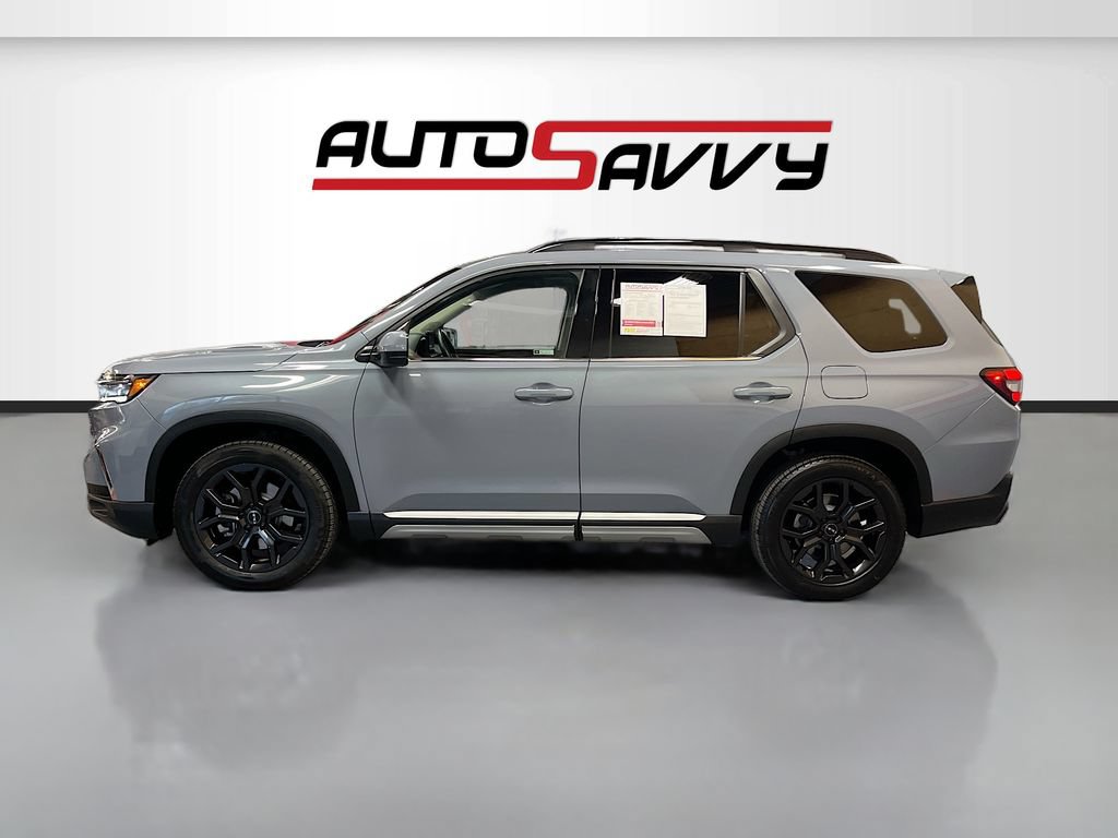 Used 2025 Honda Pilot Touring image 4