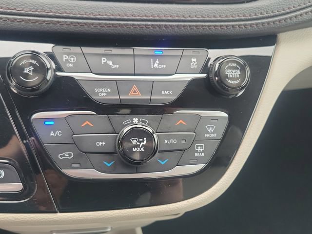 Used 2017 Chrysler Pacifica Limited w/ UConnect Theater Package FWD image 19