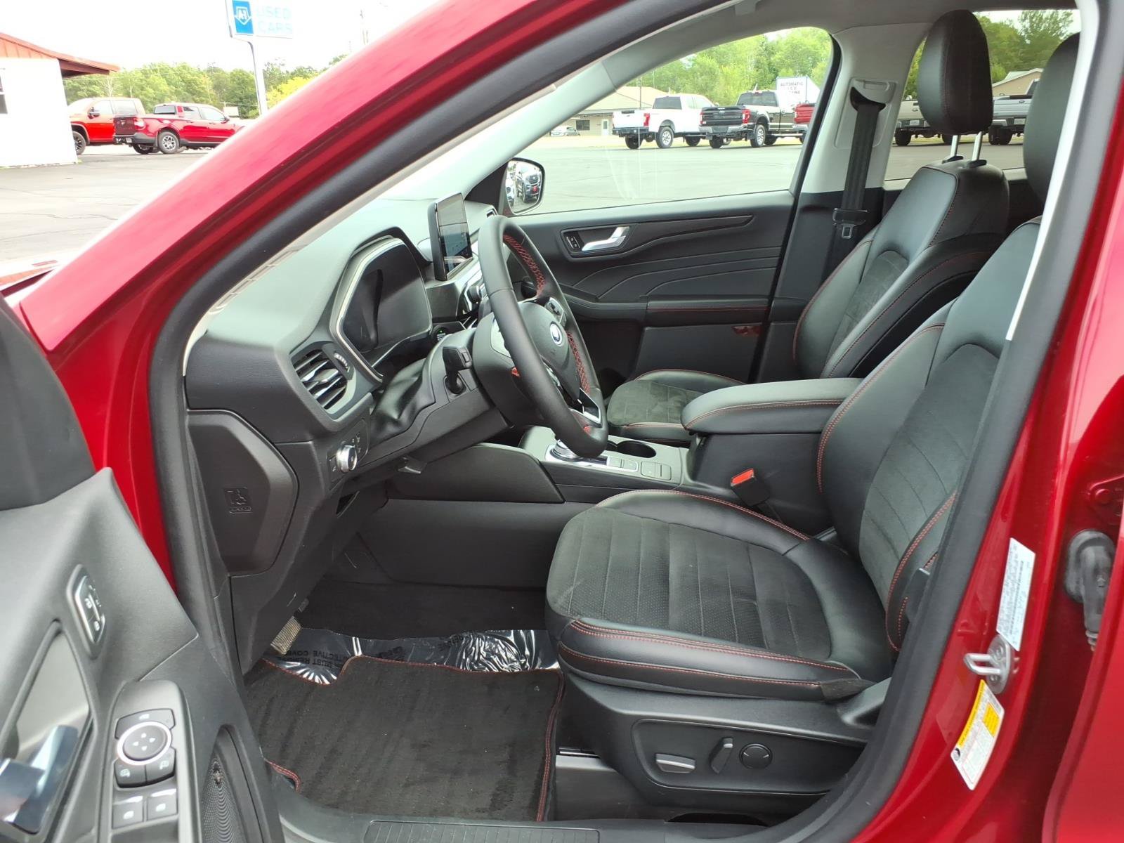 Used 2022 Ford Escape SEL w/ SEL Stealth AWD Package image 12