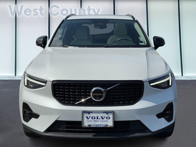 Certified 2023 Volvo XC40 B5 Ultimate w/ Protection Package Premier image 10
