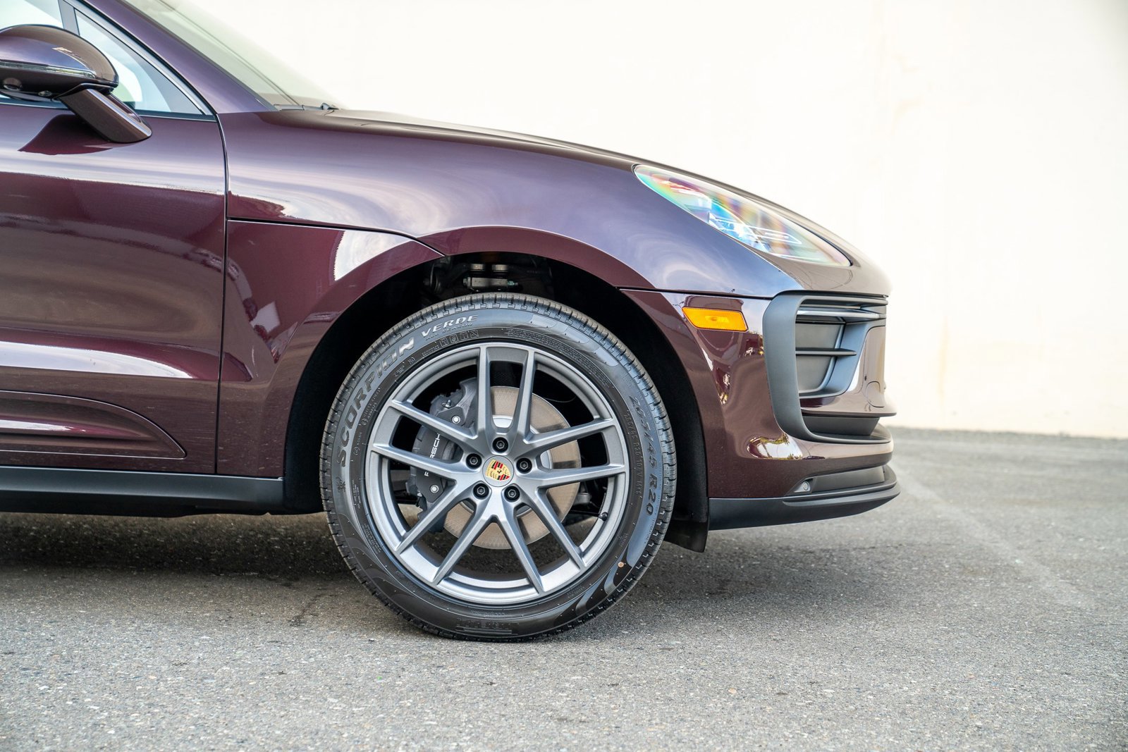 Certified 2025 Porsche Macan AWD/4WD image 9