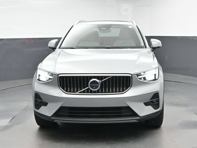 Used 2024 Volvo XC40 B5 Plus w/ Protection Package Premier AWD/4WD image 3