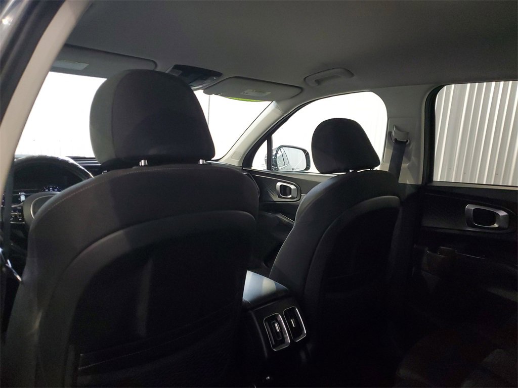Used 2022 Kia Sorento LX image 12